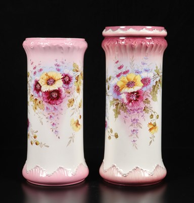Lot 104 - Paraplubak en plantenconsole met bloemendecor, Société Céramique