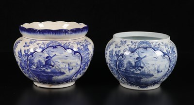 Lot 341 - Twee grote cachepots met molenlandschap, Petrus Regout