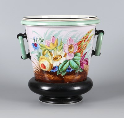 Lot 146 - Tweedelige cachepot met bloemendecor, Petrus Regout