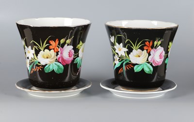 Lot 100 - Drie handbeschilderde cachepots met bloemendecor, Petrus Regout, ca. 1870-1890.