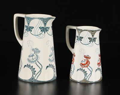 Lot 364 - Twee waterkannen met Art Nouveau decor 'Nelly', Petrus Regout