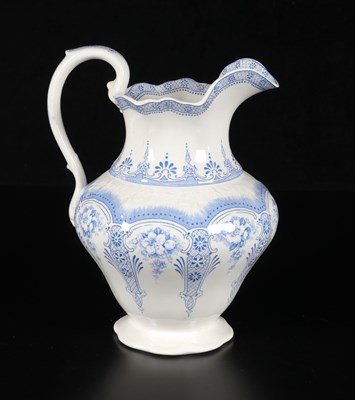 Lot 370 - Waterkan met bloemen, decor 'Sydney', Société Céramique