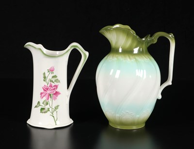 Lot 376 - Twee diverse waterkannen, Société Céramique.
