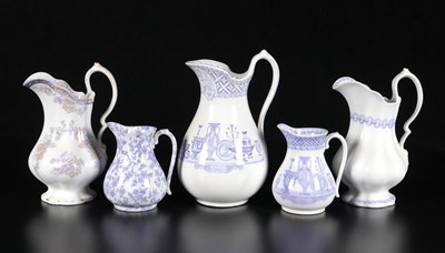 Lot 379 - Vijf diverse water- en melkkannen, Petus Regout
