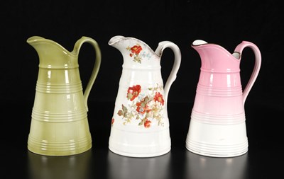 Lot 385 - Drie diverse waterkannen, Société Céramique en Petrus Regout