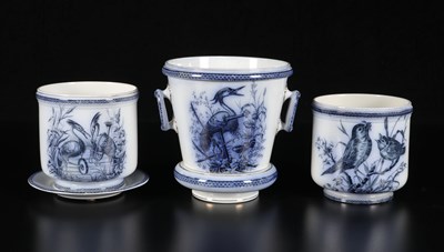Lot 388 - Drie bloempotten met vogels, decor 'Oiseaux', Société Céramique