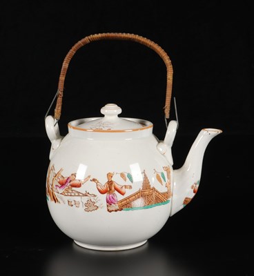 Lot 407 - Theepot met exotisch tafereel, Société Céramique