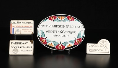 Lot 409 - Vier reclamebordjes, Société Céramique