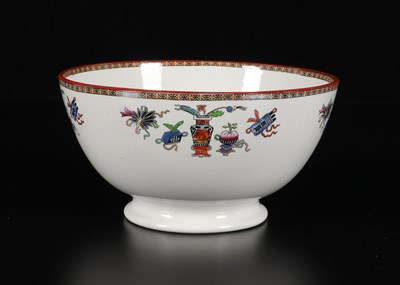 Lot 461 - Grote schaal met decor ‘Potiche’, Société Céramique