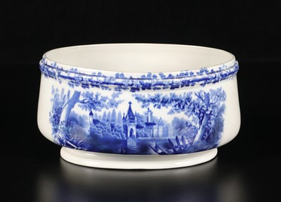 Lot 466 - Jardinière met landschap en kasteel, Société Céramique