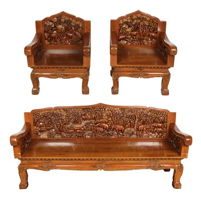 Lot 272 - Thaise gesneden zithoek, bestaand uit bank en vier fauteuils