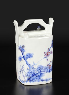 Lot 175 - Japanese Saké fles met handvat