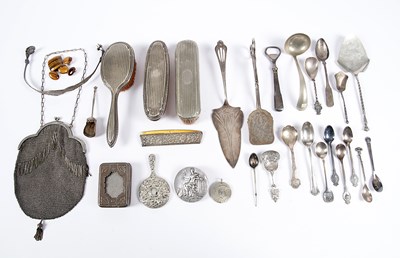 Lot 8 - Koop diverse onedele lepeltjes, schepwerk, borstels, en heuptas.