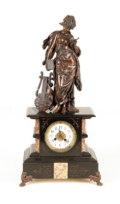 Lot 16 - 19e eeuwse mantel klok op marmeren basement