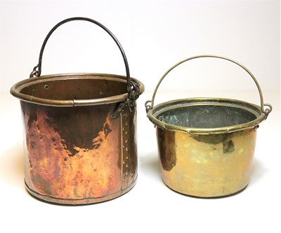 Lot 21 - Twee koperen akers