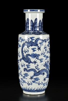 Lot 509 - Chinese blue and white dragons vase