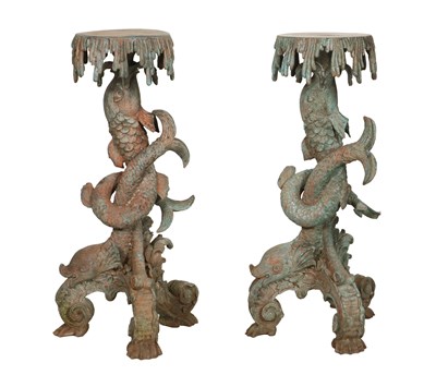 Lot 430 - Bronzen Rococo-piédestalle Versierd met een Fantasiefiguur