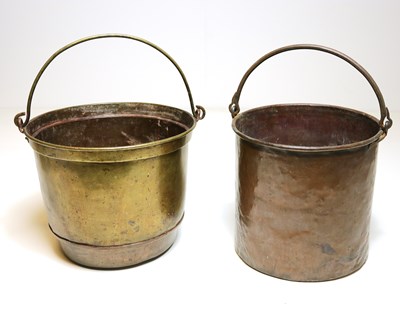 Lot 43 - Twee koperen akers