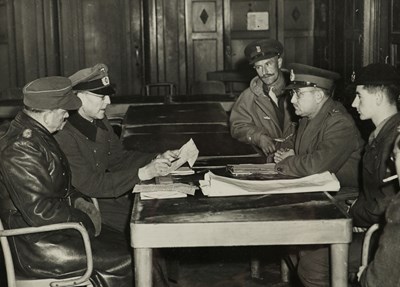 Lot 158 - Capitulatiebesprekingen in Hotel De Wereld, Wageningen, 5 mei 1945.