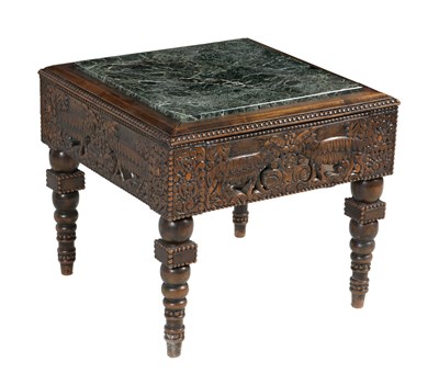 Lot 4 - Indiase Gesneden Houten Bijzettafel met Marmeren Blad, Begin 20e Eeuw