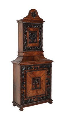 Lot 181 - Gesneden houten wandkast met neorenaissance-ornamentiek
