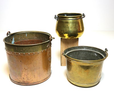 Lot 48 - Drie koperen akers
