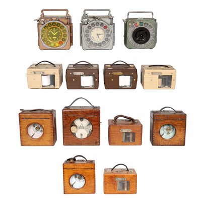 Lot 93 - Collectie van 13 diverse Duivenklokken