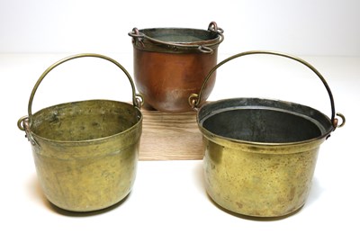 Lot 61 - Drie 19e-eeuwse koperen akers