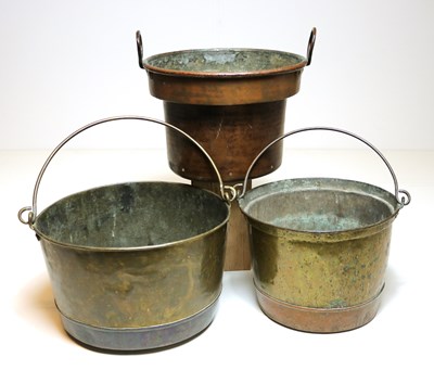 Lot 65 - Drie 19e-eeuwse koperen akers
