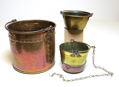 Lot 72 - Drie koperen akers