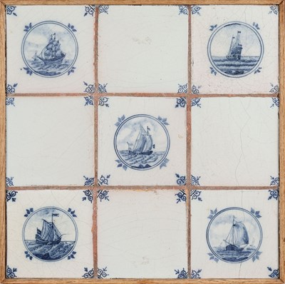 Lot 286 - Blauw-wit Delfts tegeltableau met scheepsvoorstellingen.