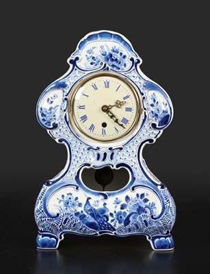 Lot 260 - Delfts blauw penduleklok, De Porceleyne Fles – Royal Delft