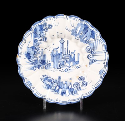 Lot 224 - Plooischotel met Chinees tafereel
