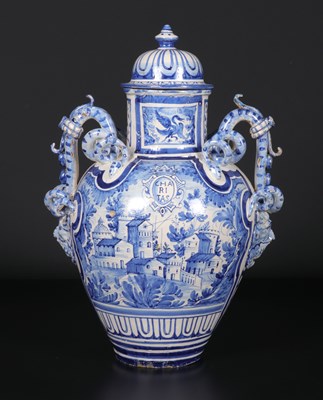 Lot 415 - Grote Blauw-Witte Majolica Apothekersvaas