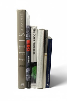 Lot 39 - Lot met 6 diverse boeken m.b.t. Fotografie en Fotografen.