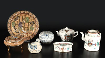 Lot 348 - Groep Japans en Chinees porselein en aardewerk