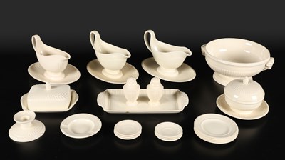 Lot 553 - Zeer omvangrijk 300 delig servies “Edme”, Wedgwood.