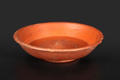 Lot 357 - Rood Aardewerken Schaal
