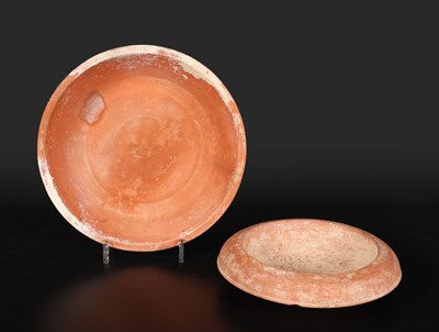 Lot 359 - Rood Aardewerken Schaal en wrijfschaal