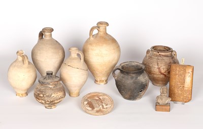 Lot 347 - Archeologische groep aardewerk en reliëfs