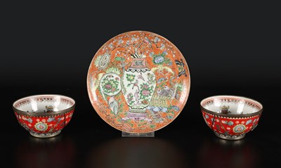 Lot 526 - Chinese plate and two bowls