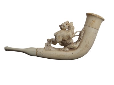 Lot 5 - Meerschuimpijp –Jachtscène met Hond en Hert