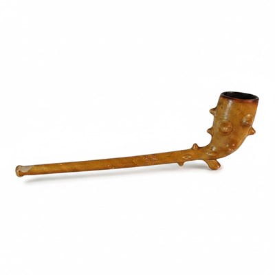 Lot 16 - Kleipijp met doetelknoopketel