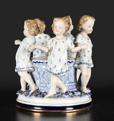 Lot 569 - Meissen - Porseleinen bloempot met vier kinderen