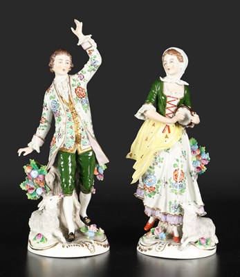 Lot 575 - Paar porseleinen figuren met herder en herderin