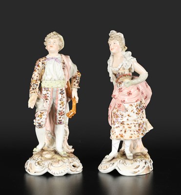 Lot 577 - Paar porseleinen figuren met galant heer en dameSitzendorf