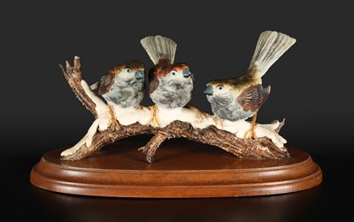 Lot 267 - Guiseppe Armani Capodimonte-mussen op een besneeuwde tak