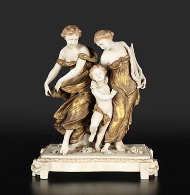 Lot 570 - Biscuitporseleinen groep met twee vrouwen en kind