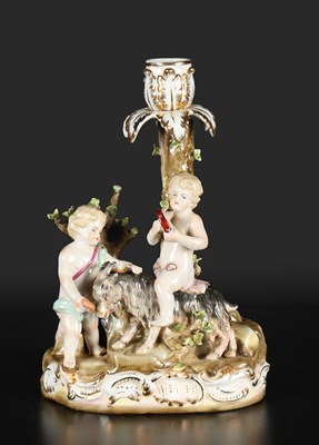 Lot 562 - Meissen - Porseleinen kandelaar