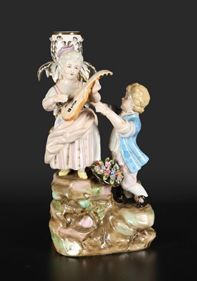 Lot 564 - Meissen - Porseleinen kandelaar